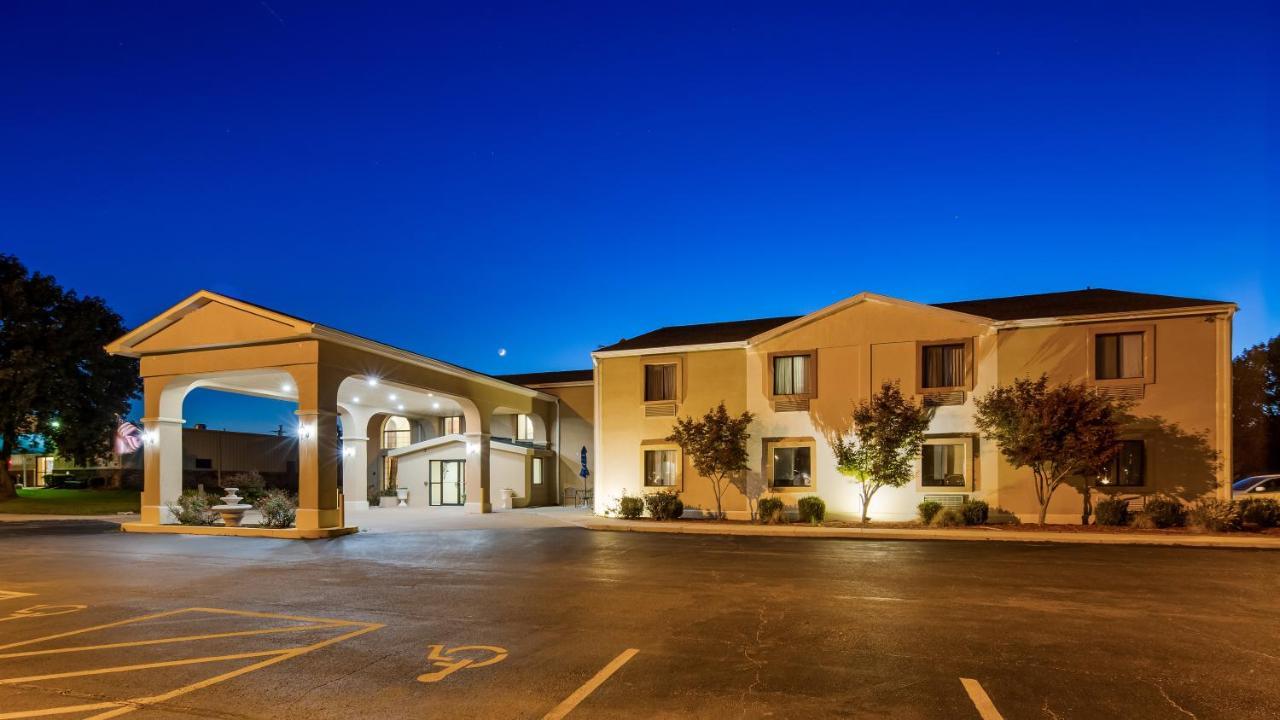Hotel Lincoln Inn On Route 66 And Near I-55 Exterior photo